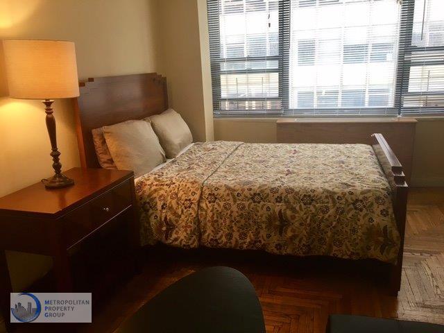 Foto principal - 210 E 47th St