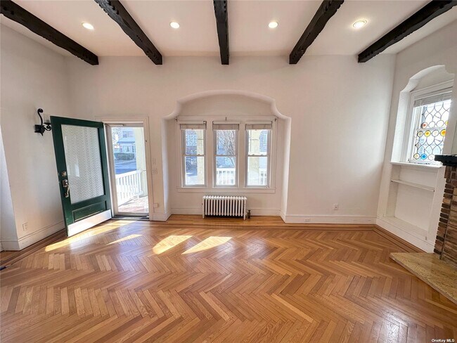 Foto del edificio - 325 E Olive St