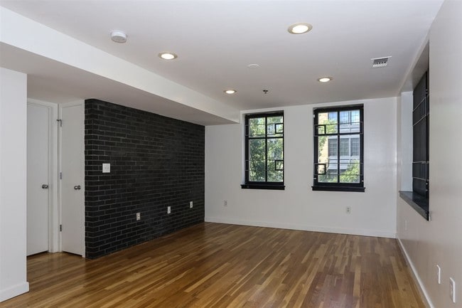 Foto del edificio - 1320 Bloomfield St