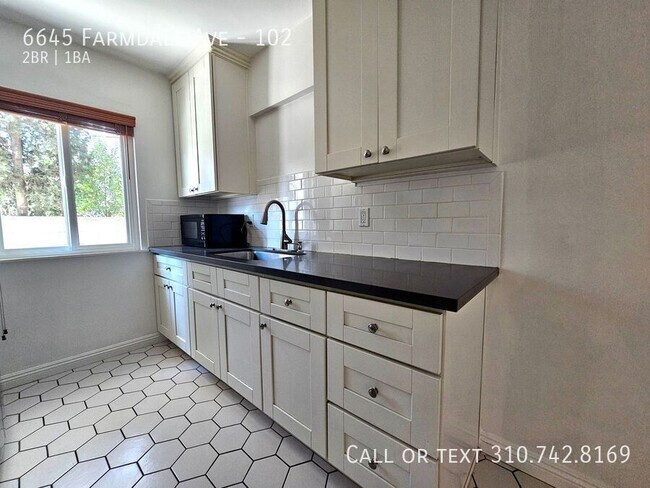 Foto del edificio - 6645 Farmdale Ave