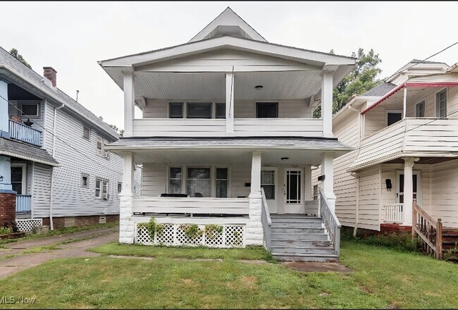 Building Photo - 10310 Adelaide Ave