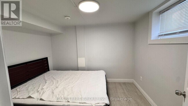 Photo du bâtiment - 5513 Spring St