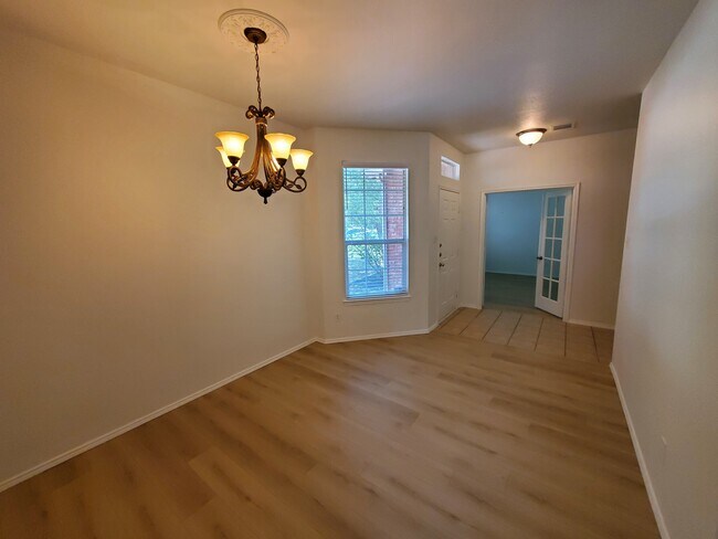 Dining Area - 1808 Crest Hollow Cir