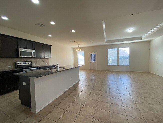 Foto del edificio - Need space? Huge 2 story home in Trimmier Estates!