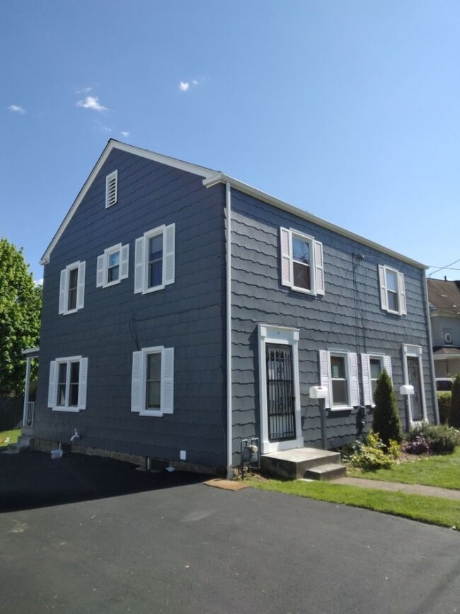 Building Photo - 54 Watkins Ln