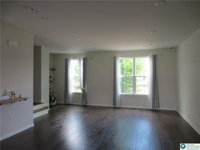 Building Photo - 2407 Cook Dr