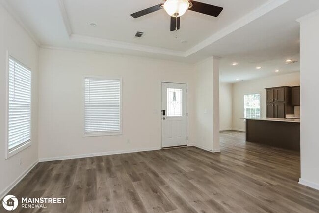 Building Photo - 2121 28th St S, St Petersburg, FL 33712