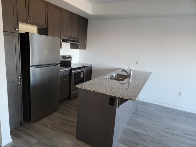 Building Photo - 230 Lagerfeld Dr