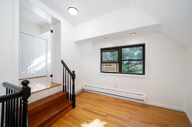 Building Photo - 583 Gregory Ave