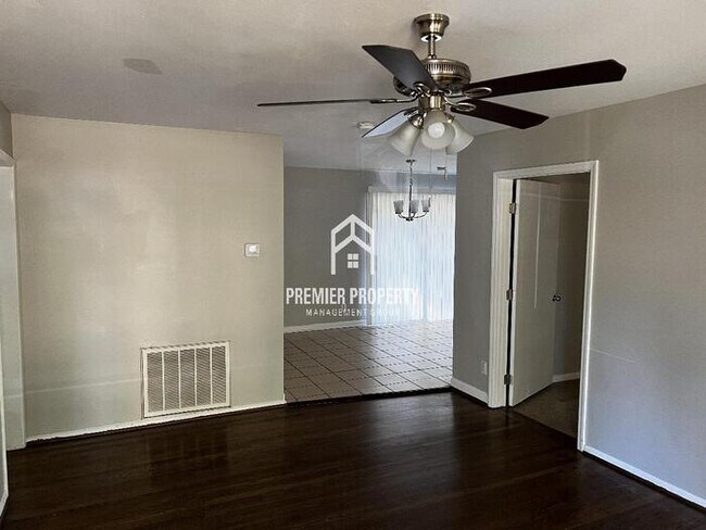 Building Photo - $500 OFF FIRST MONTHS RENT!