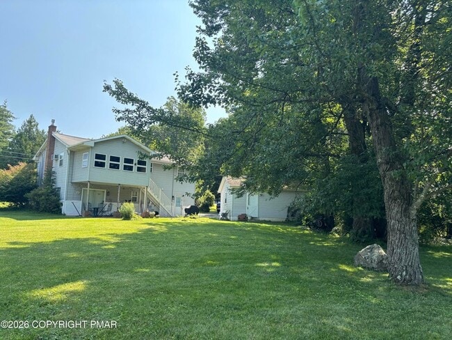 Building Photo - 2639 Lakeshore Dr