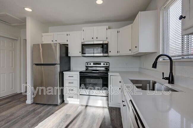 Building Photo - 1902 John F Kennedy St