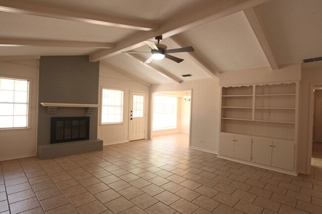 Building Photo - Coming Soon! Charming 3 Bedroom, 2 Bathroom Home in South Tyler!
