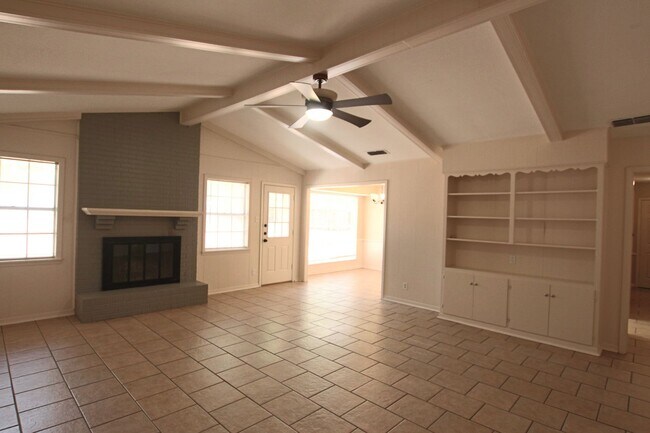 Foto del edificio - Coming Soon! Charming 3 Bedroom, 2 Bathroom Home in South Tyler!