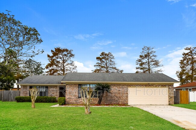 Building Photo - 2384 Stonehaven Ct E