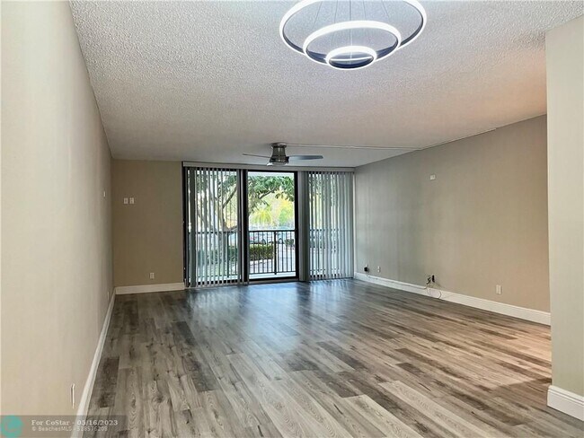 Foto del edificio - 1301 River Reach Dr