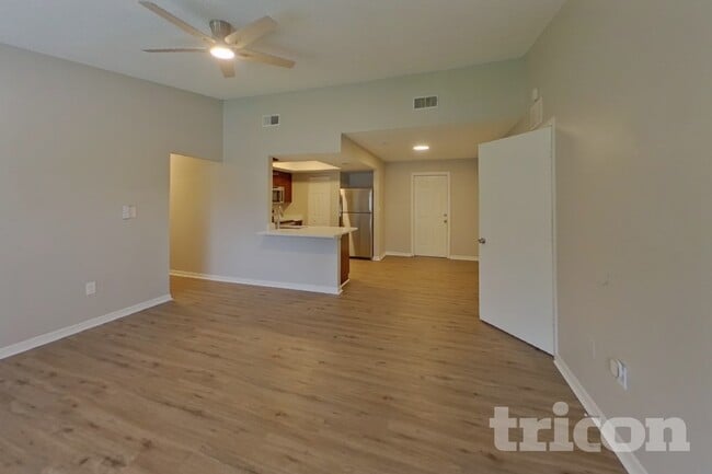 Foto del edificio - 5360 Alhambra Way S