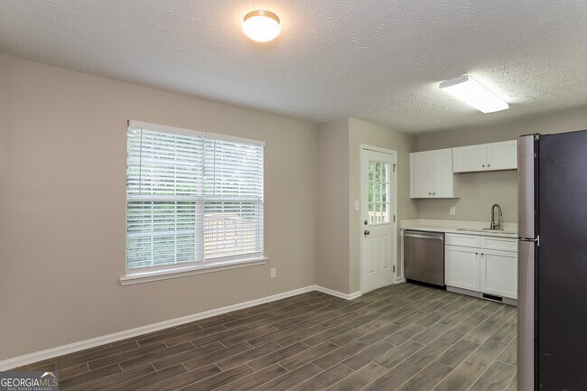 Foto del edificio - 382 Pleasant Way