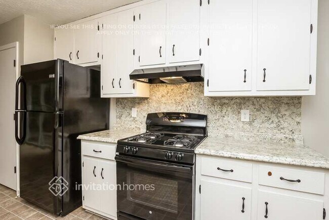 Foto del edificio - 2460 Deerfield Dr