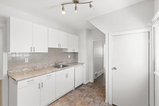 Building Photo - 1565 Ross Ave