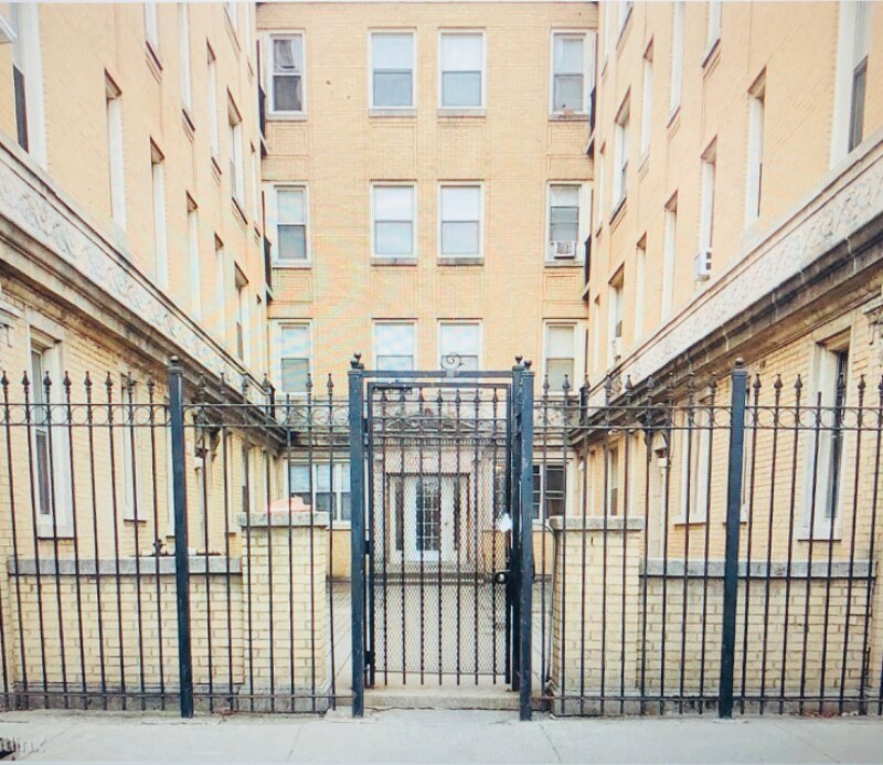 Foto principal - 2445 E 72nd St