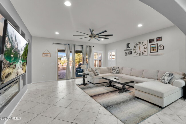 Building Photo - 6550 W Desert Blossom Way