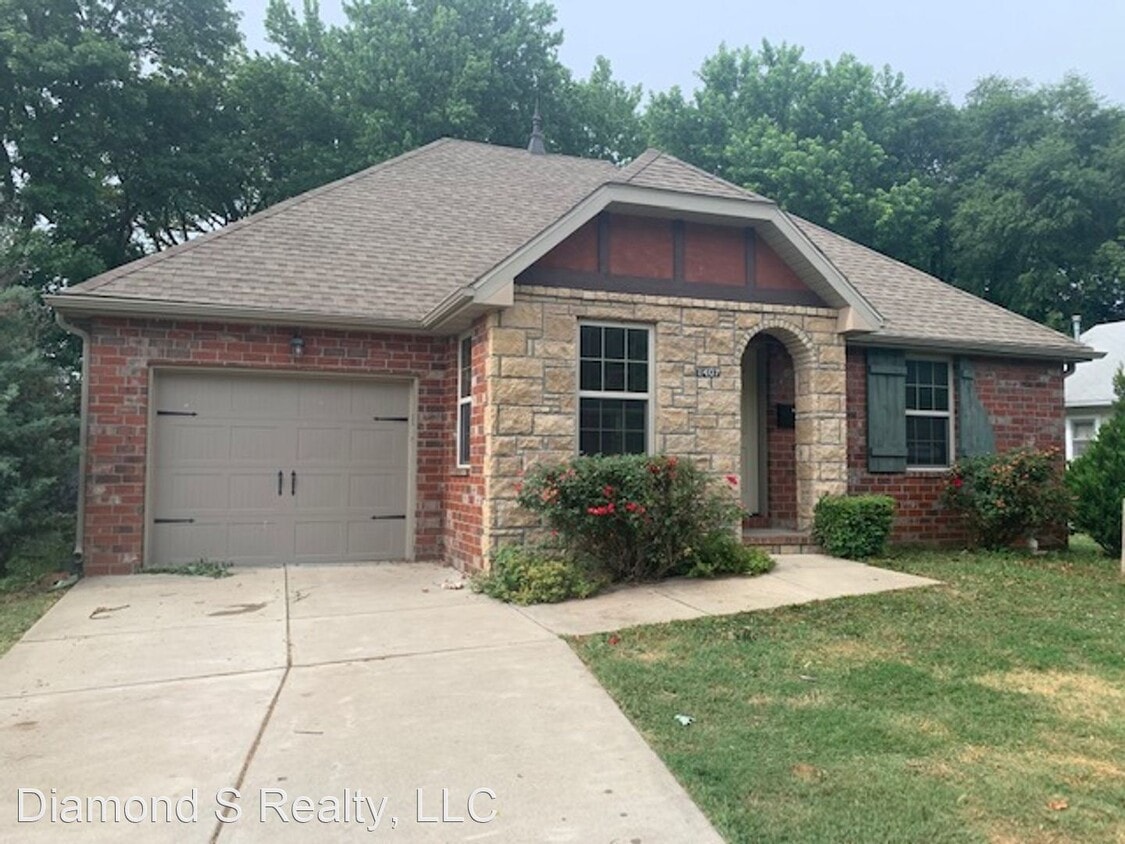 Primary Photo - 2 br, 1 bath House - 1407 E Seminole St