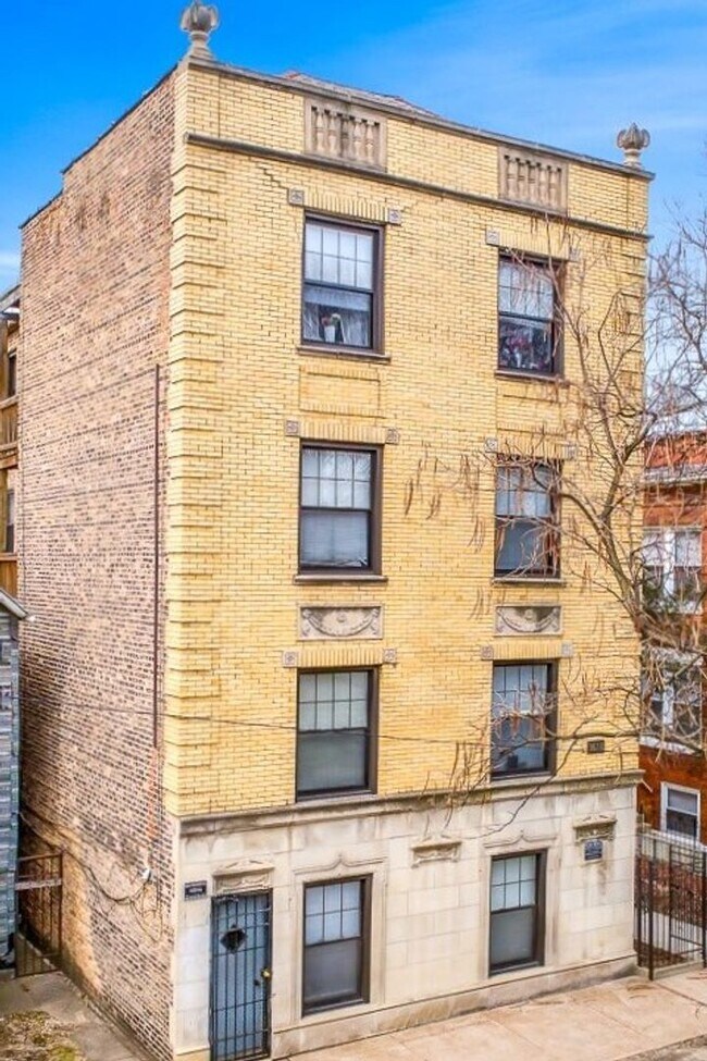 Foto del edificio - 3620 N Marshfield Ave