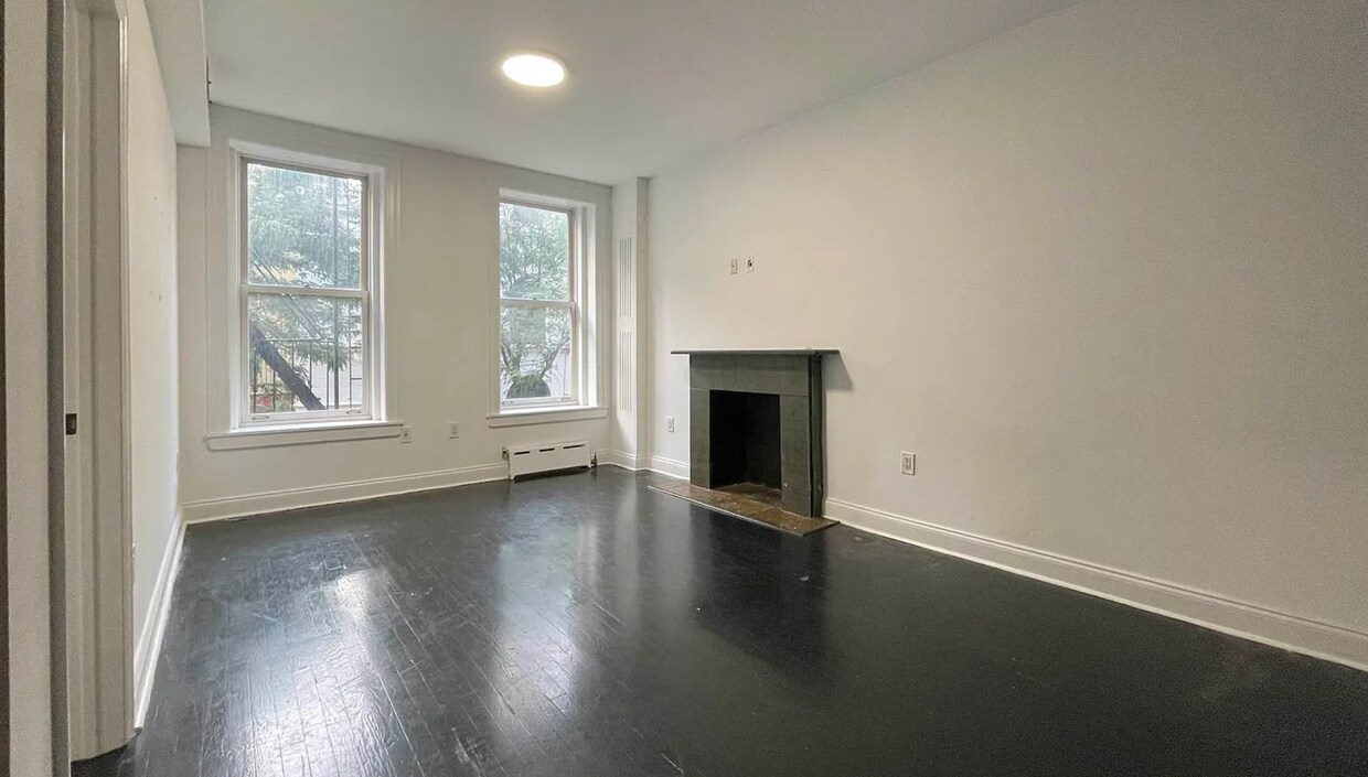 Primary Photo - 223 W 11th St