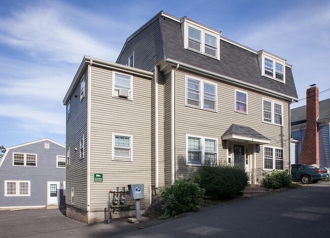 Building Photo - 10 Hillside Ave