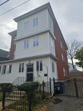 Building Photo - 103 Kent St