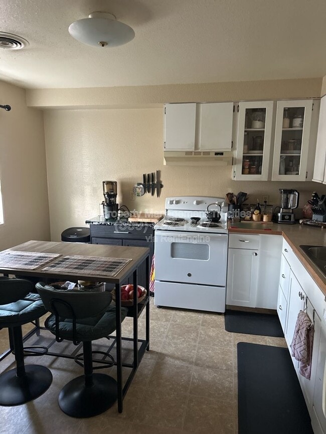 Building Photo - 218 S McKinley Pl