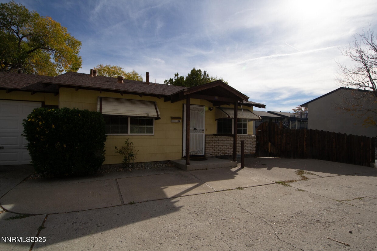 Primary Photo - 1325 Carlin St