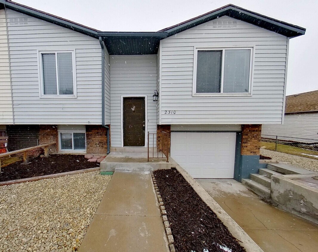 2310 Bonniebrook Cir, Taylorsville, UT 84129 House Rental in