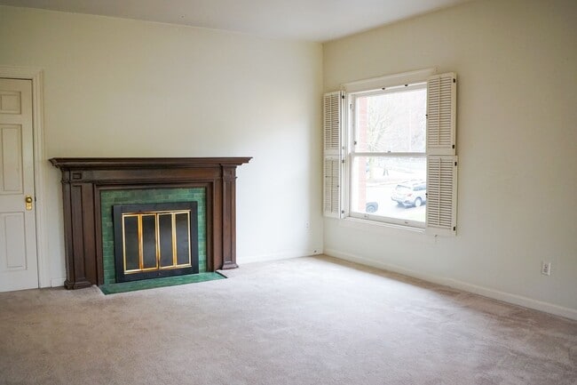 Photo - Spacious Nob Hill Historic Property with a... Apartment