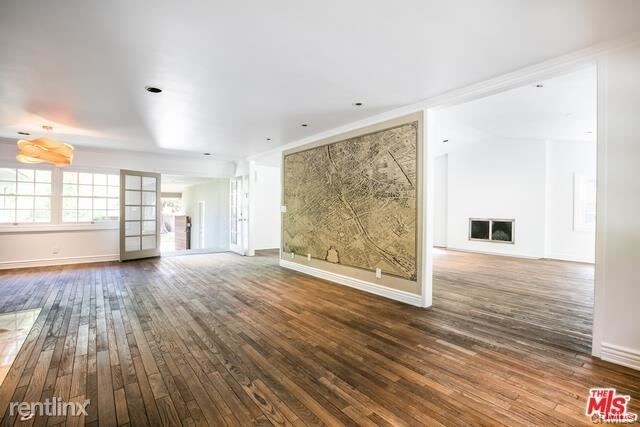 Building Photo - 823 Greentree Rd