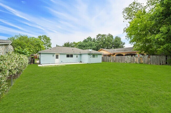 Building Photo - 6339 Feldspar St