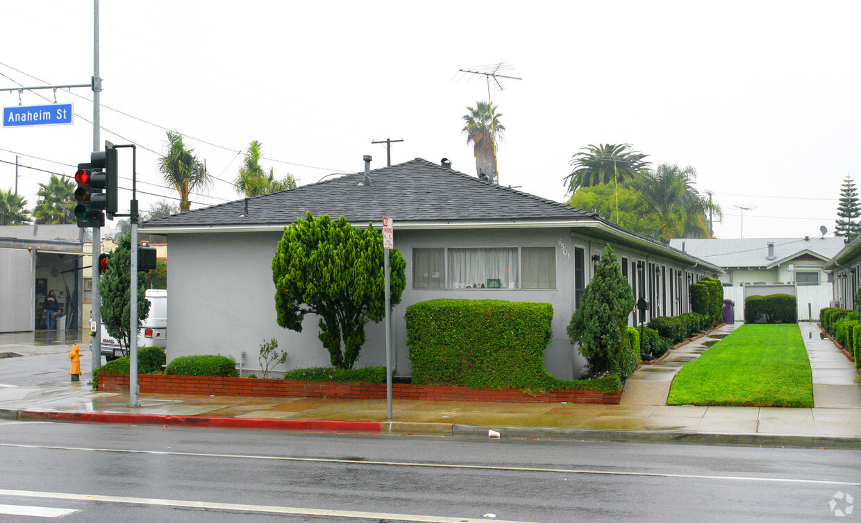 Foto principal - 4501 E Anaheim St