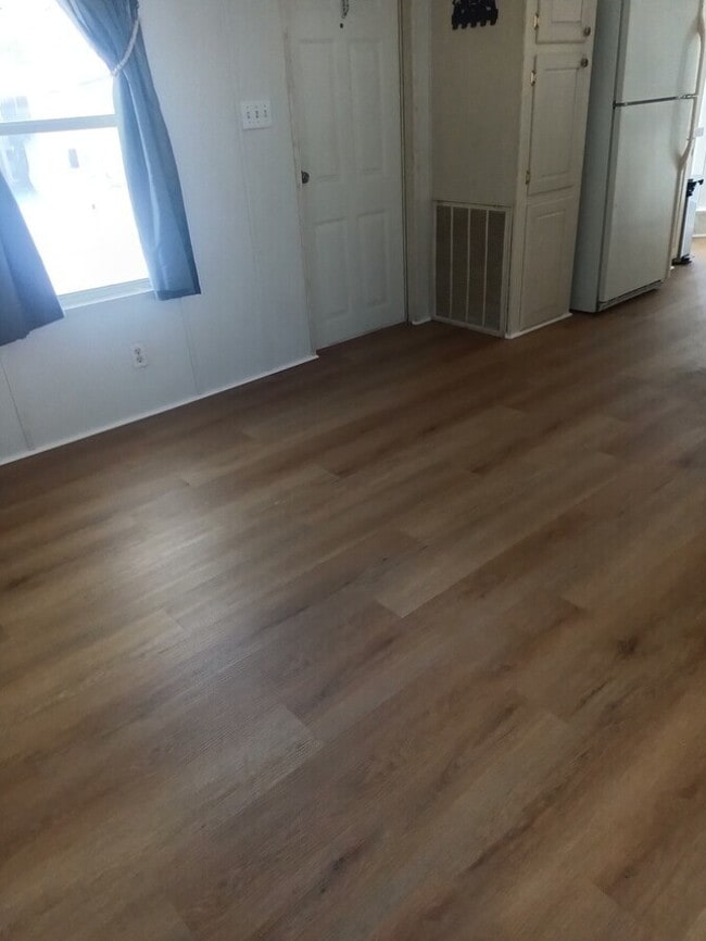 Building Photo - 841 W Colonial Cir