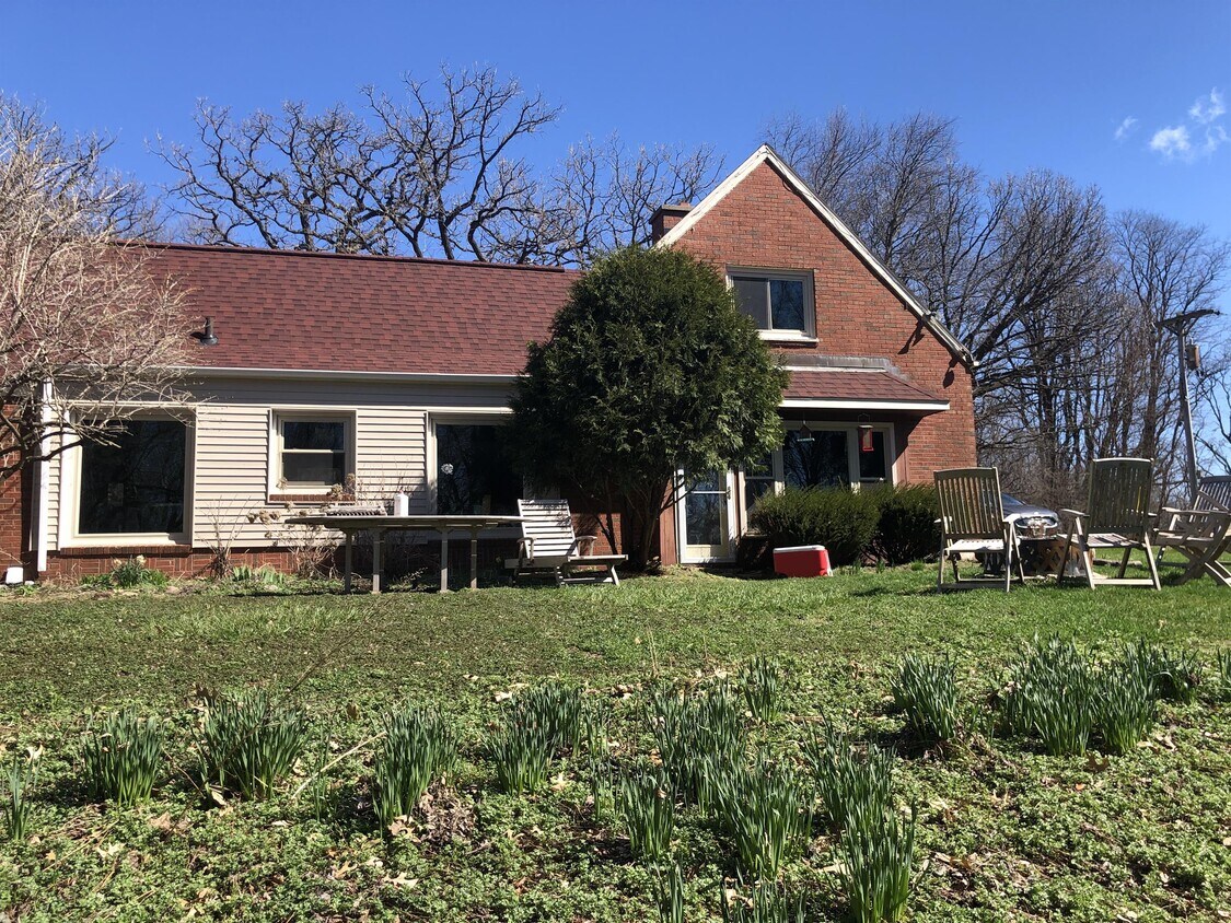 2207 S Fish Hatchery Rd, Fitchburg, WI 53575 House Rental in