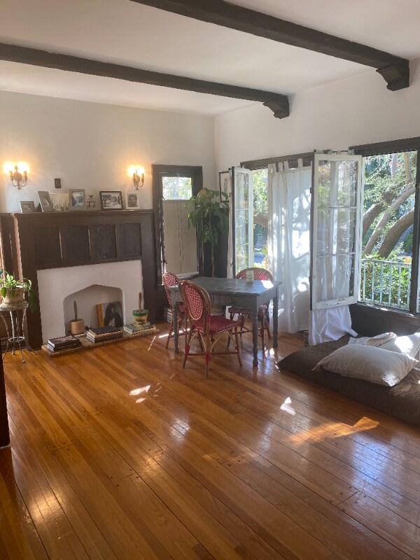 Foto del edificio - 414 N Sycamore Ave