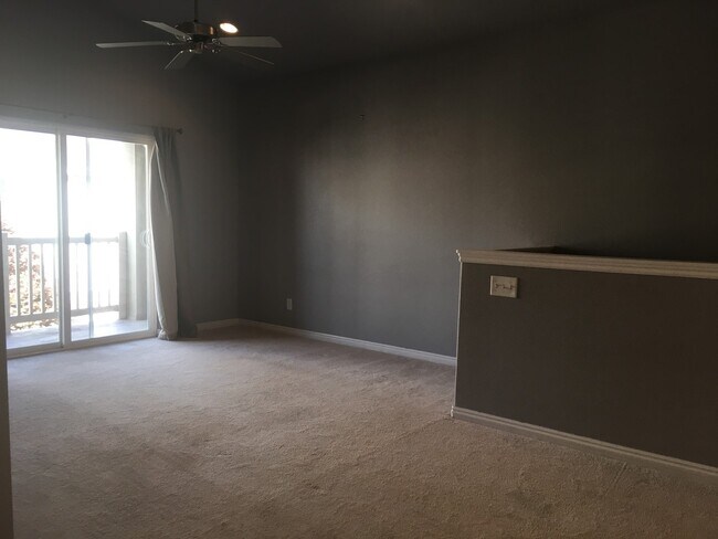 Building Photo - Townhome with Plenty of Storage Space and ...