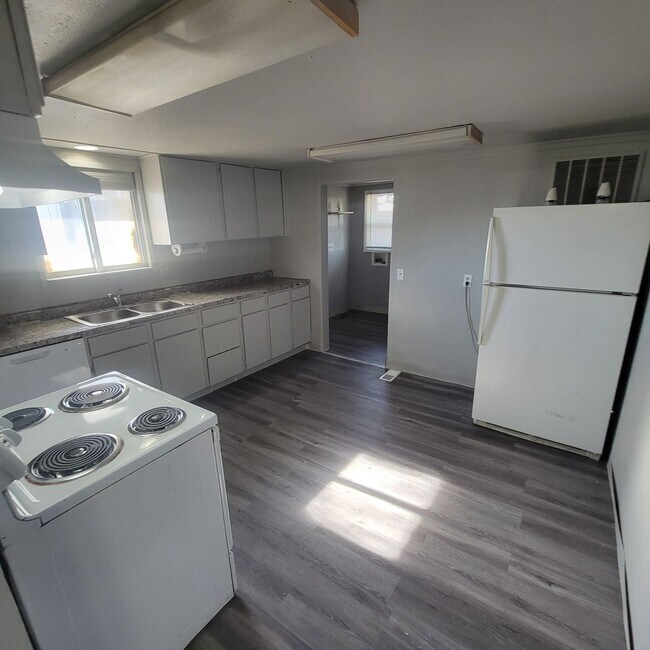 Building Photo - 3 Bedroom 1 Bath Home