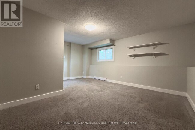 Photo du bâtiment - 723 Scottsdale Dr