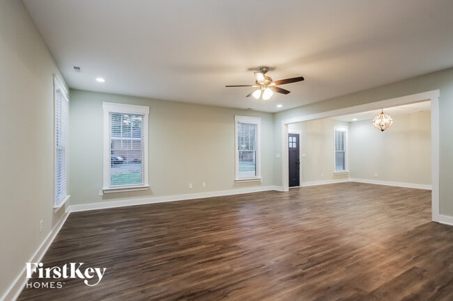 Building Photo - 300 S Crawford St