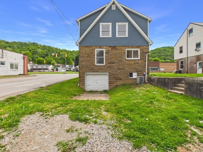Building Photo - 1036 3rd St