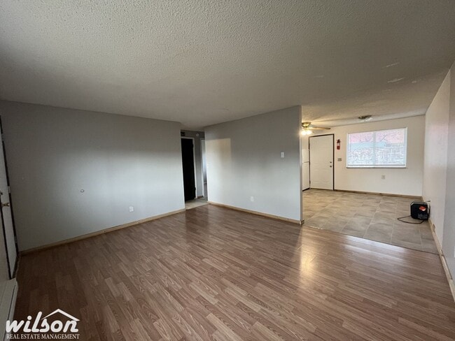 Foto del edificio - 35 W Viola Ave