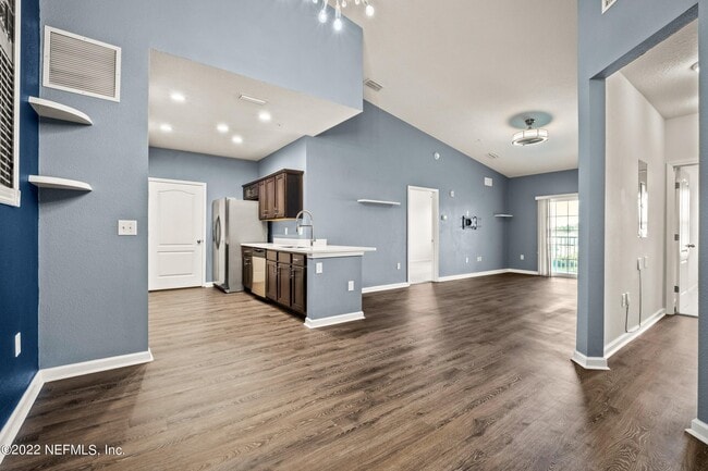 Building Photo - 4932 Key Lime Dr