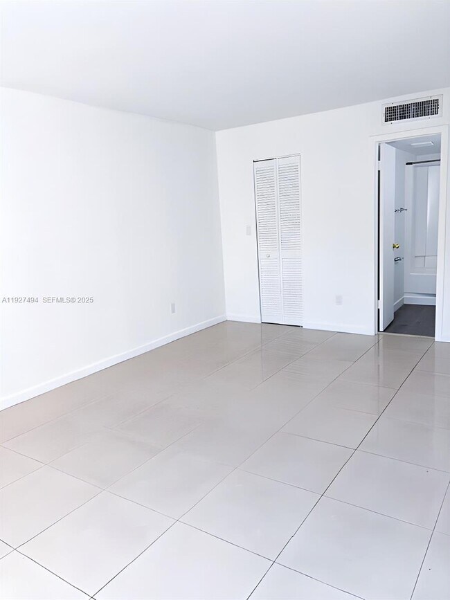 Foto del edificio - 14301 N Kendall Dr