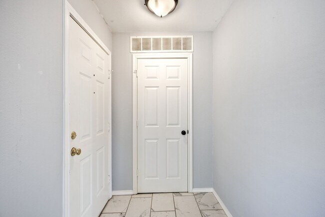 Building Photo - 128 Overbrook Dr